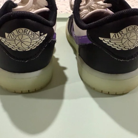 Jordan Retro 1 Low OG UNI2 kids shoes size 2Y - Picture 3 of 8